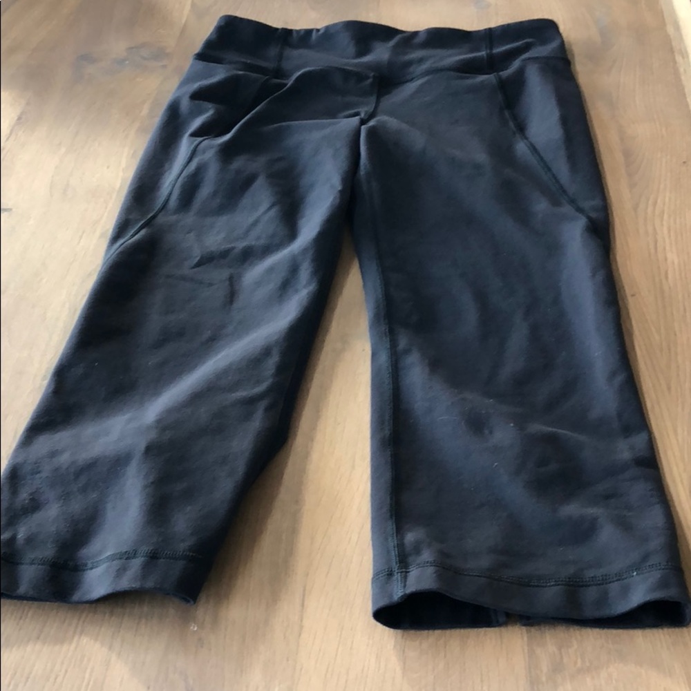 Lululemon Crop Capris - Picture 2 of 8